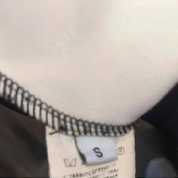 Pinko tag women’s abstract top - Picture 4 of 4